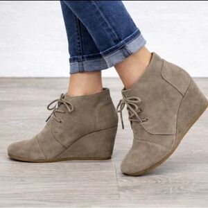 NWOT TOMS Women’s Desert Suede Wedge Lace-up Ankle Boot size 7